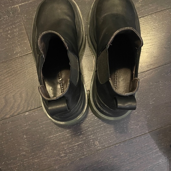 Bottega Veneta Tire Ankle Leather Rubber Chunky Black Chelsea Boots Biker 37 - Picture 3 of 12